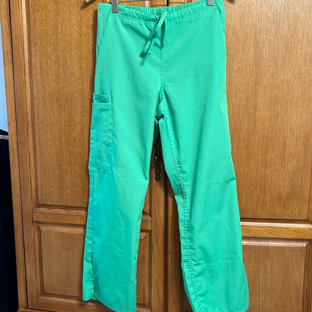 NWOT UA Butter-soft scrub pants.